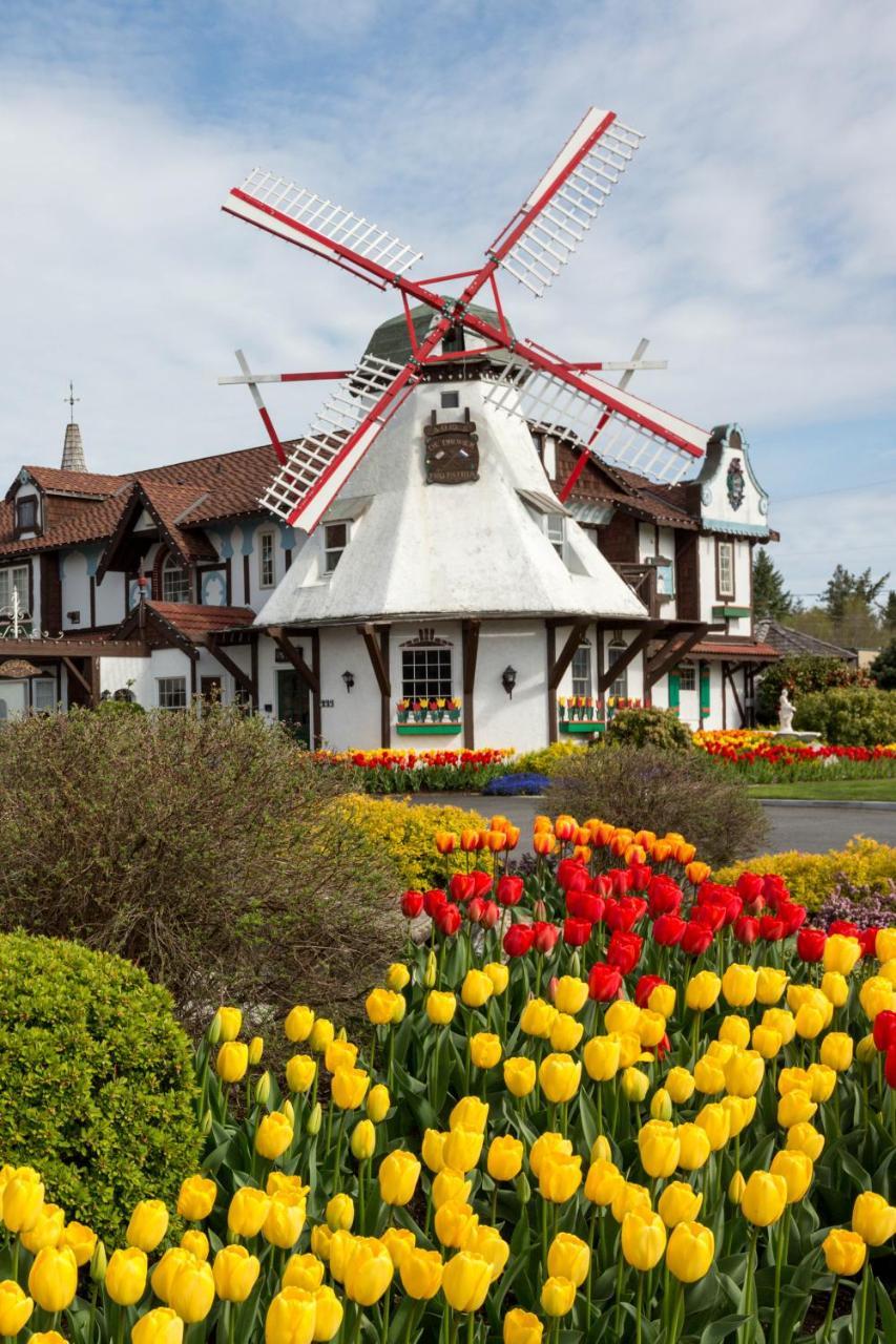 Auld Holland Inn Oak Harbor Bagian luar foto